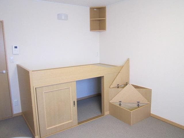 Room image 8