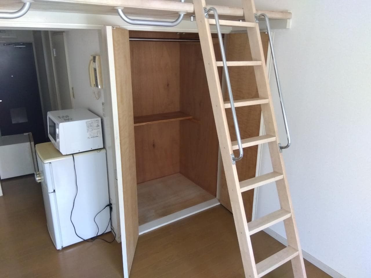 Room image 12
