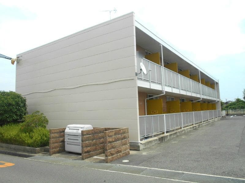 Main exterior of leopalace Minoyama