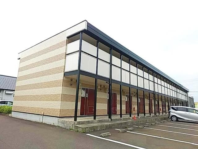 Main exterior of leopalace Joetsu