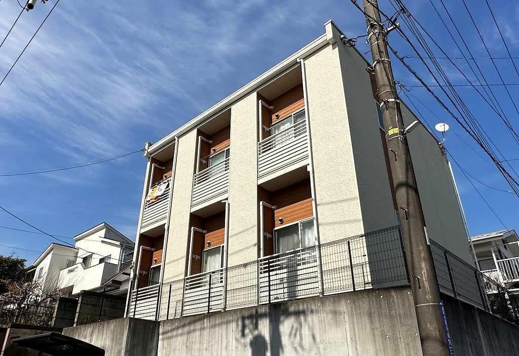 Main exterior of LEONEXT Treasure Natsuyama