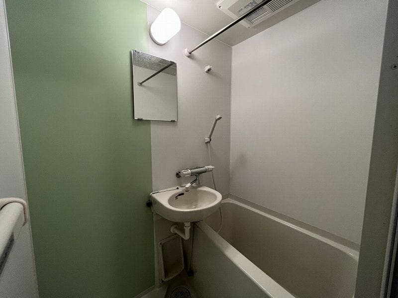 Room image 8