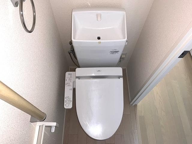 Room image 15