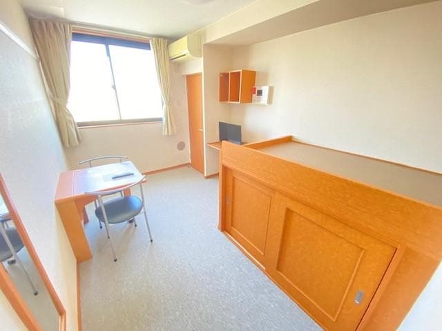 Room image 8