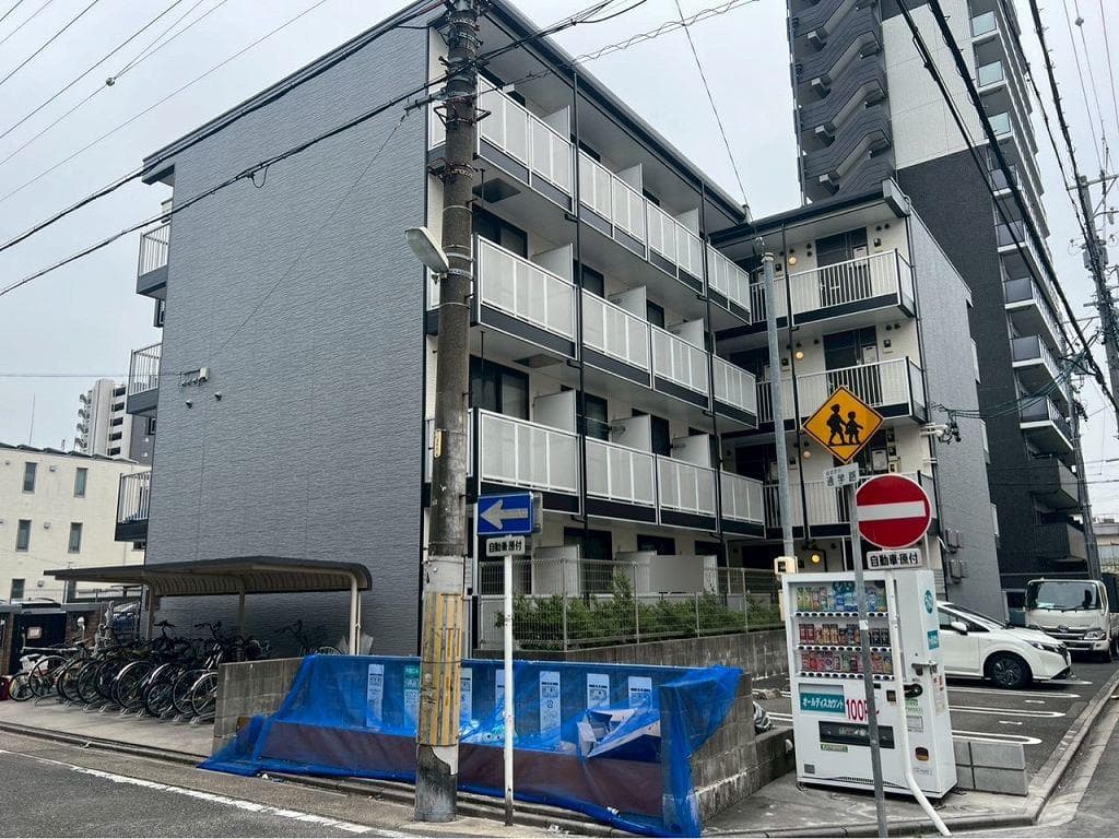 Main exterior of leopalace Nakajimacho