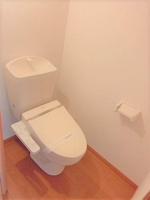 Room image 8