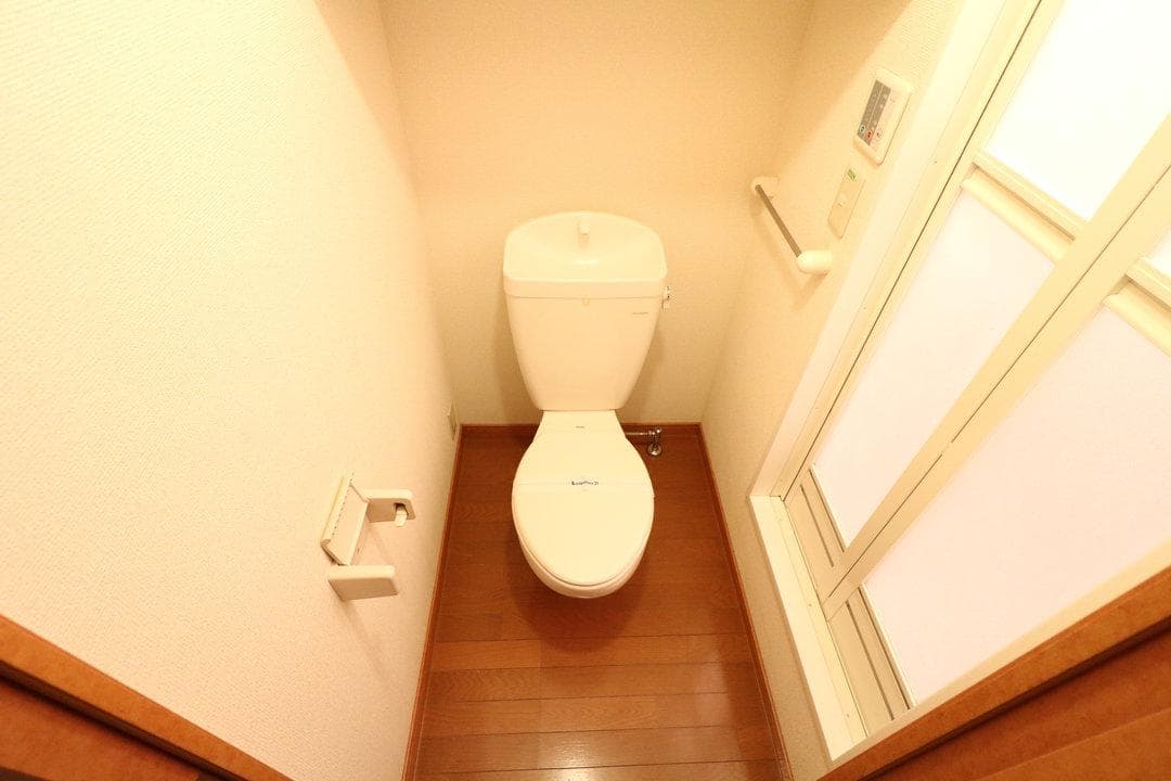 Room image 8