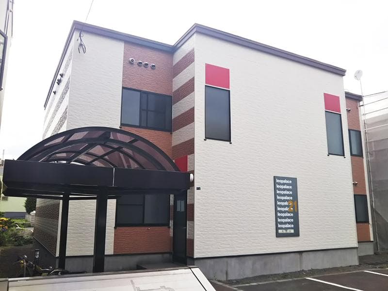 Main exterior of leopalace Mikaho