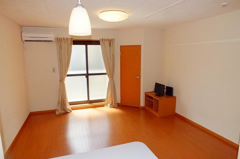 Room image 12