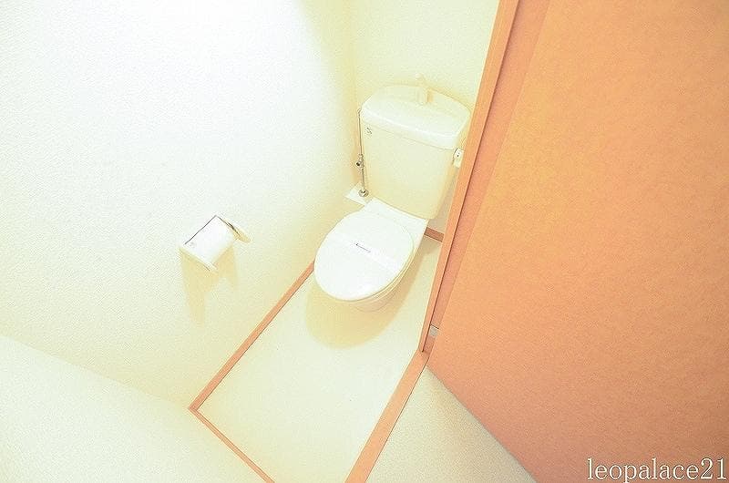 Room image 8