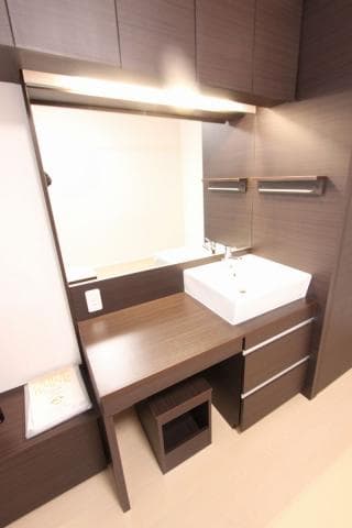 Room image 11