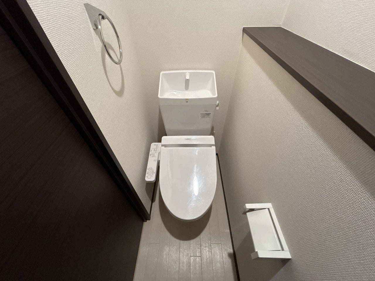 Room image 8