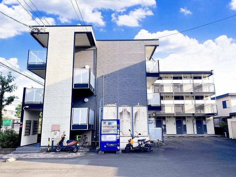 Main exterior of leopalace Grandir