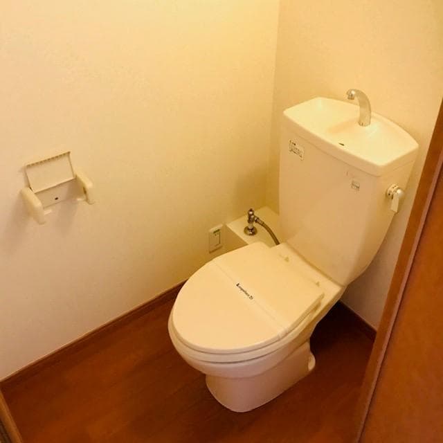 Room image 12