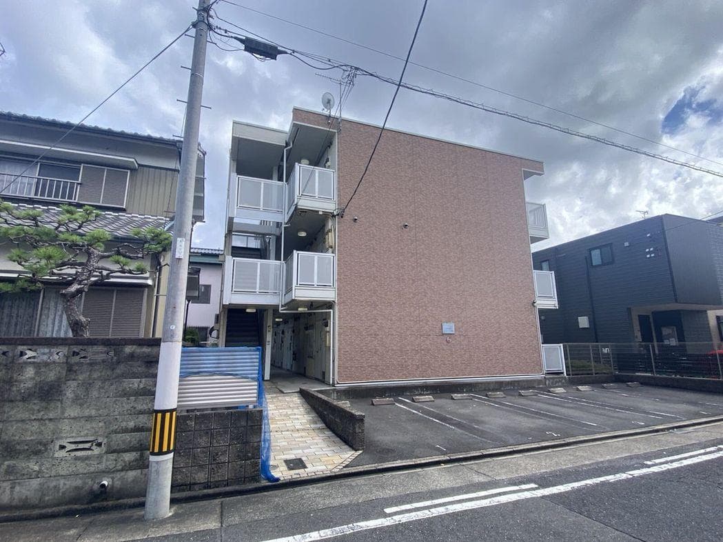 Main exterior of leopalace Komoto Nishi