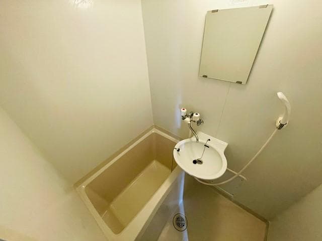 Room image 8