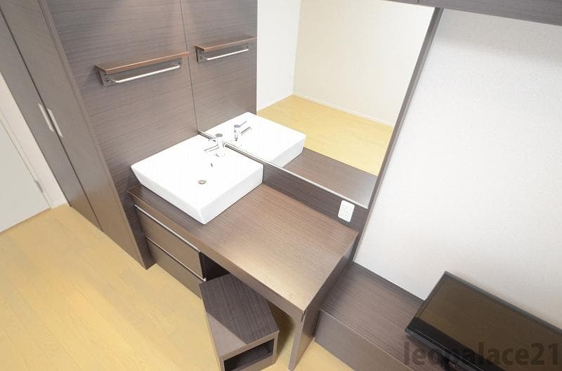 Room image 11