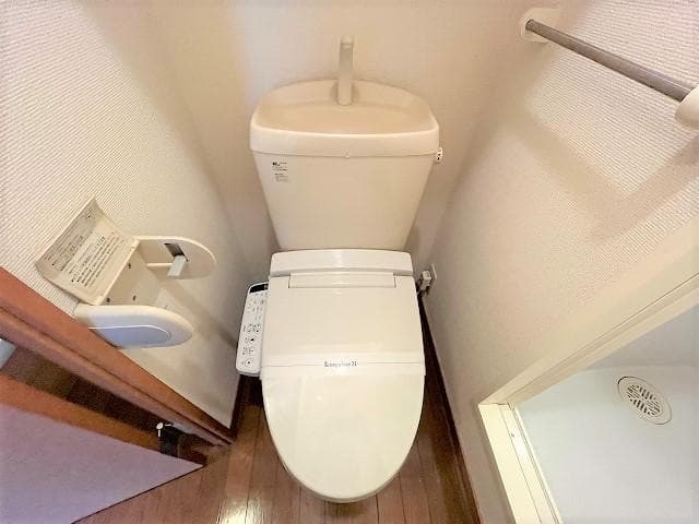 Room image 9