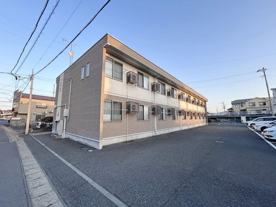 Main exterior of LEONEXT Reve Iwaigawa