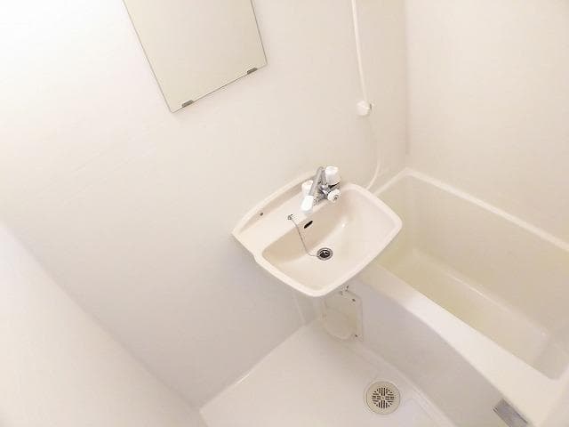 Room image 12