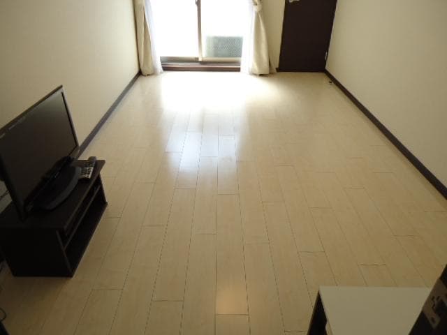 Room image 11