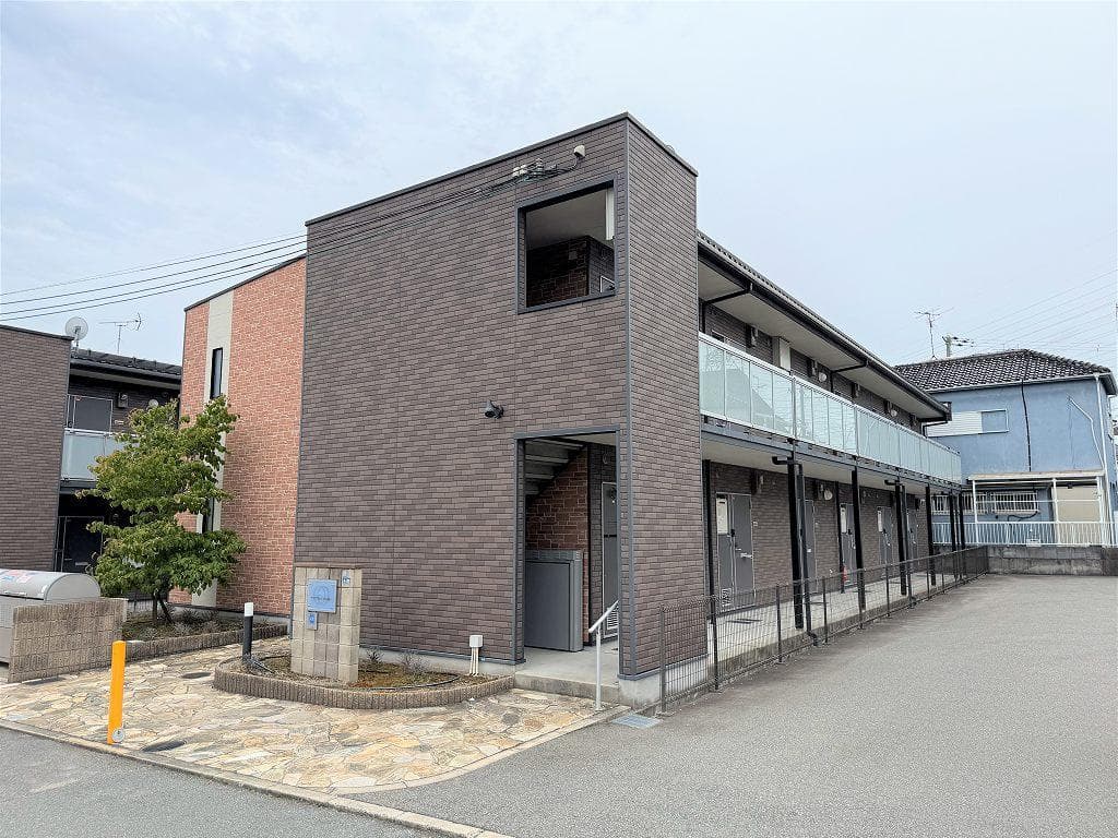 Main exterior of LEONEXT Dear Grace Takarazuka