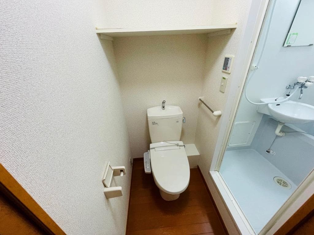 Room image 12