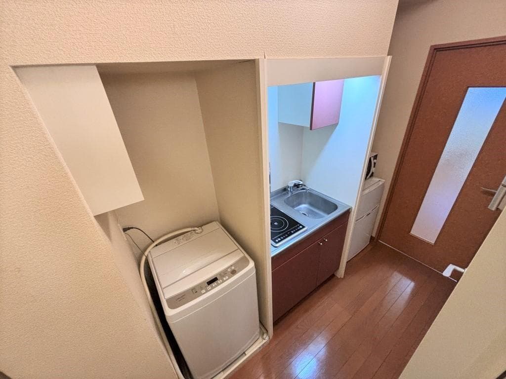 Room image 8