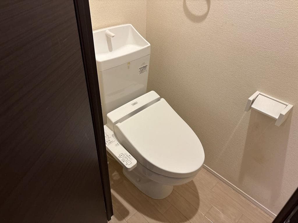Room image 8