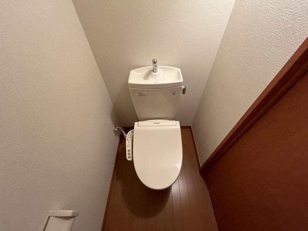 Room image 8