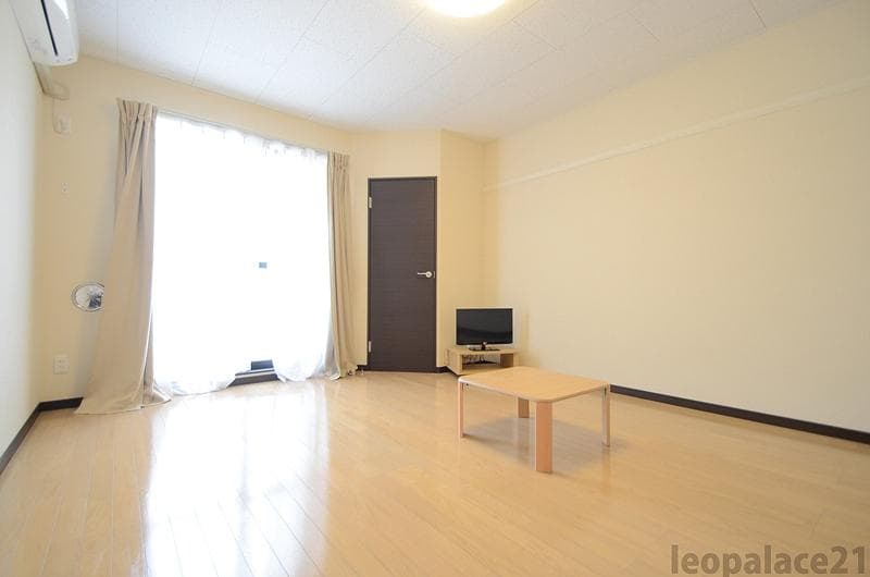 Preview interior of LEONEXT Tanpitajiiso