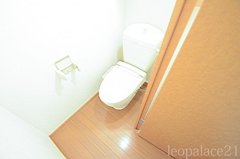 Room image 8