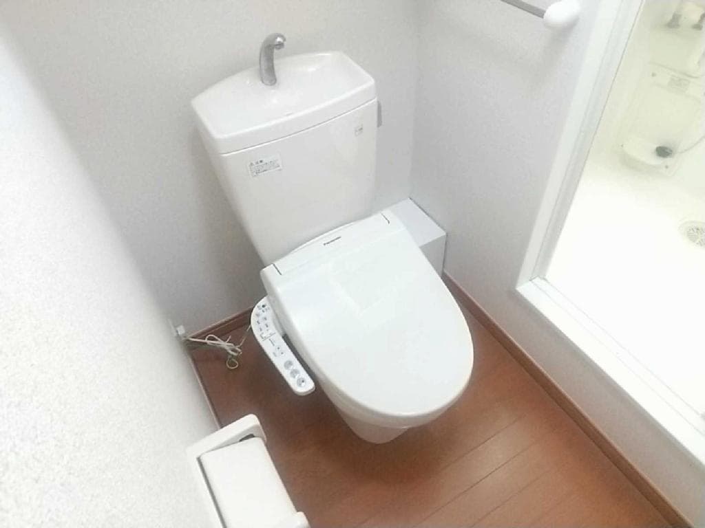 Room image 8