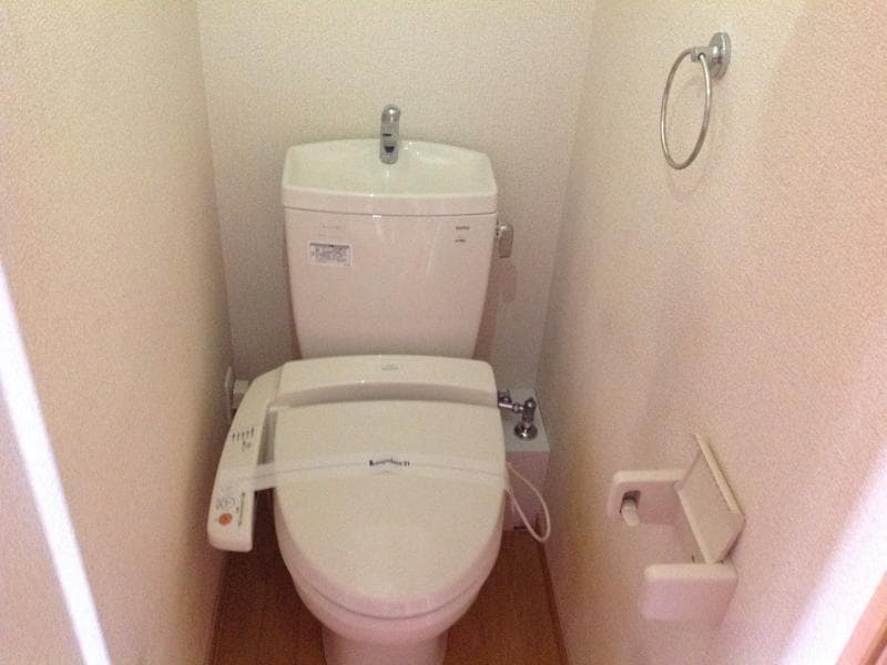 Room image 8