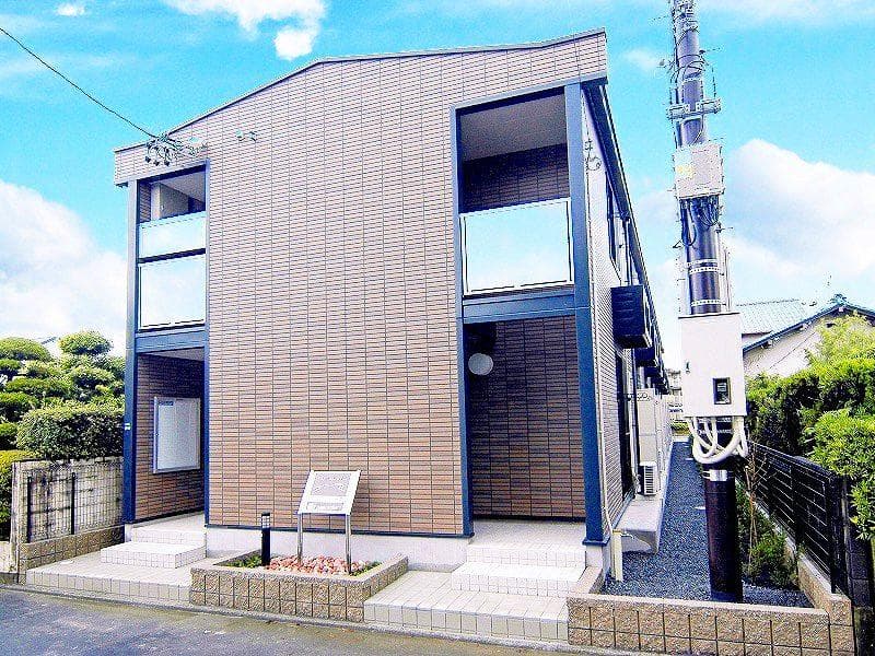 Main exterior of leopalace Hibiki