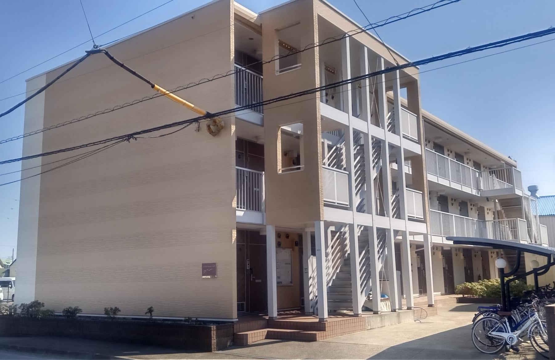 Main exterior of leopalace Shonan II