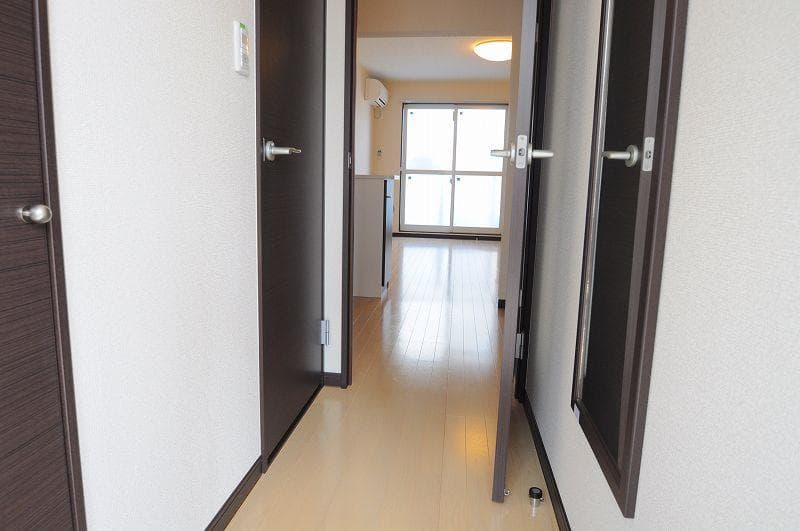 Room image 8