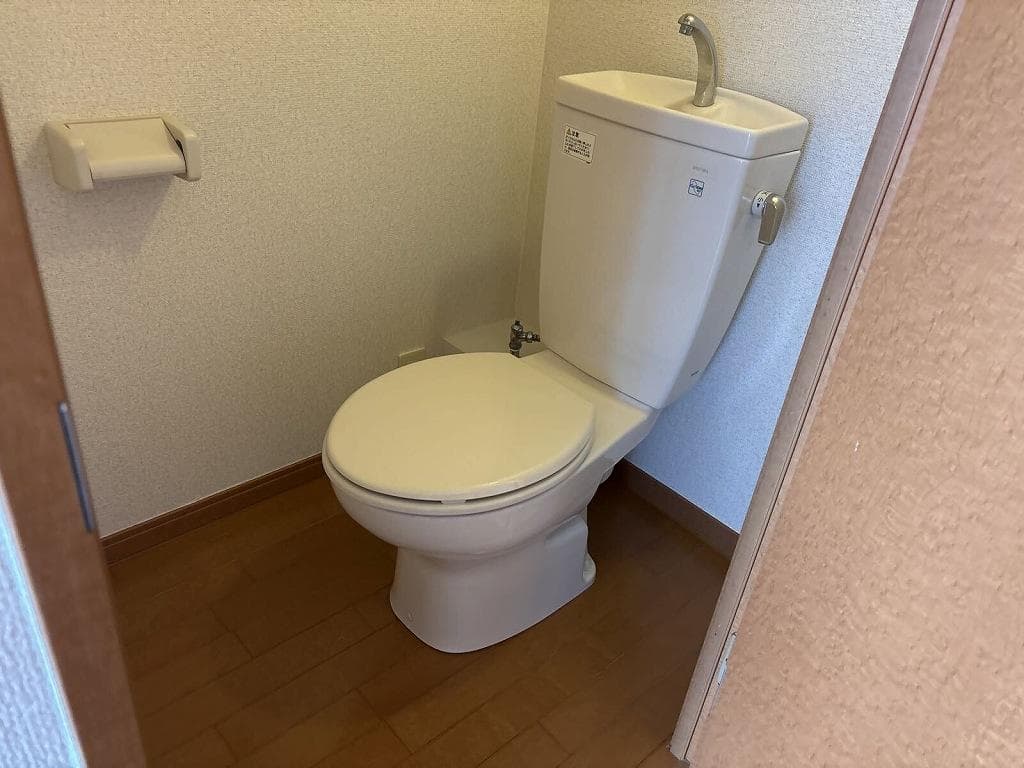Room image 8