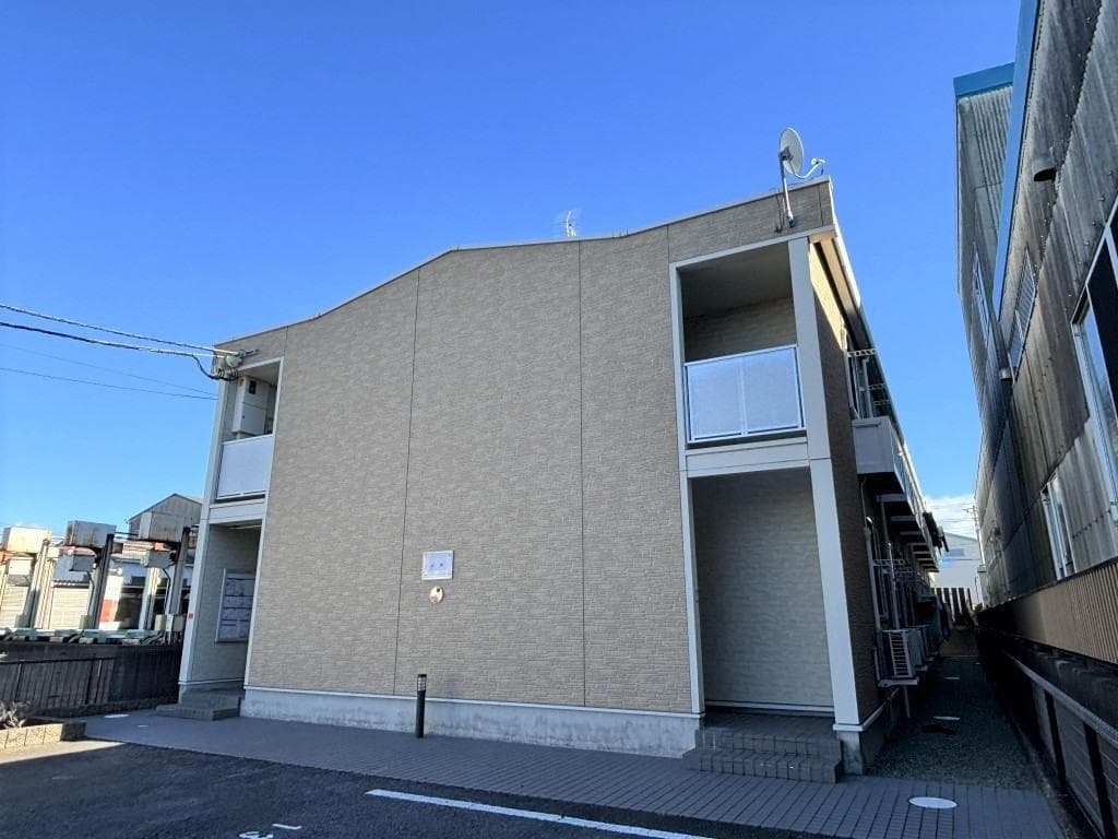 Main exterior of leopalace Koshin