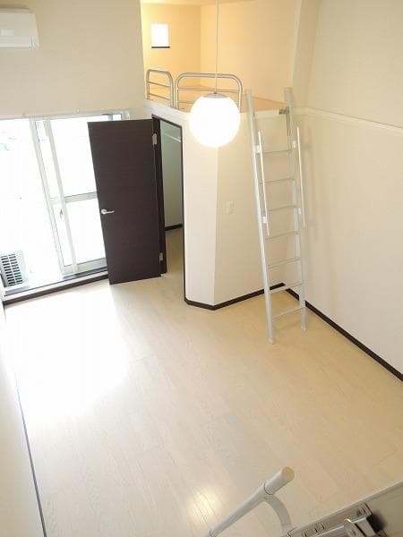 Room image 8