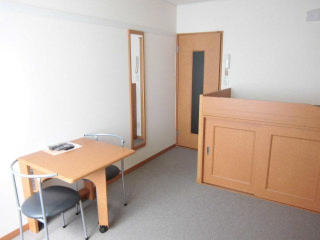 Room image 8