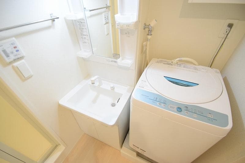 Room image 8