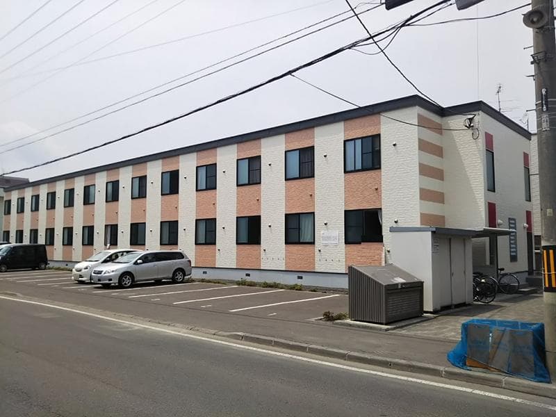 Main exterior of leopalace Eru Frere