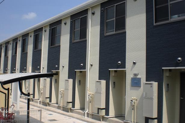 Main exterior of LEONEXT Amabile