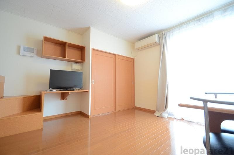 Room image 8