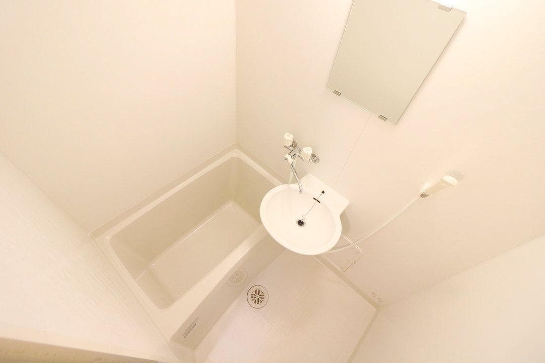 Room image 16