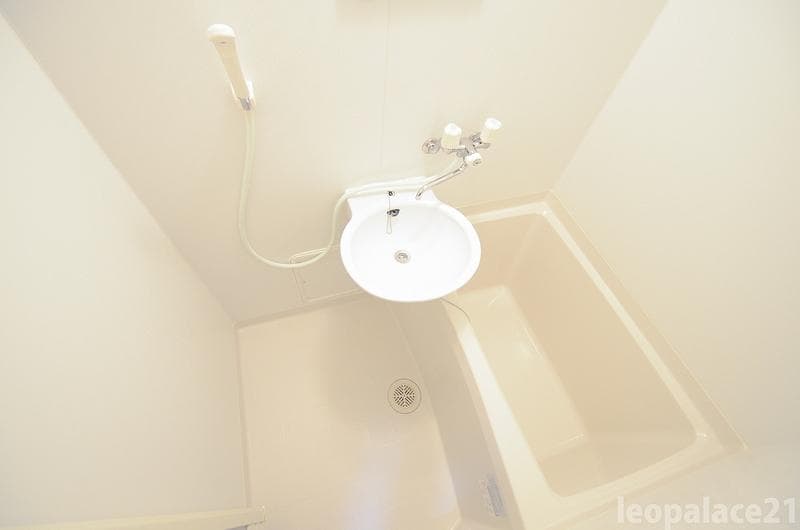 Room image 10