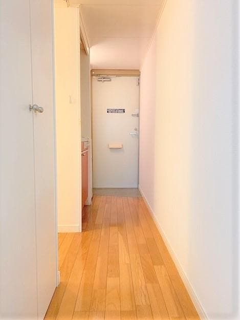 Room image 8