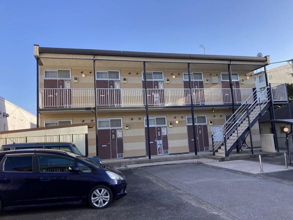 Main exterior of leopalace Pinez 2