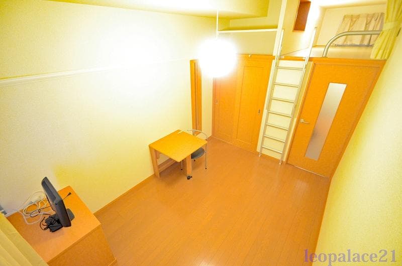 Room image 16